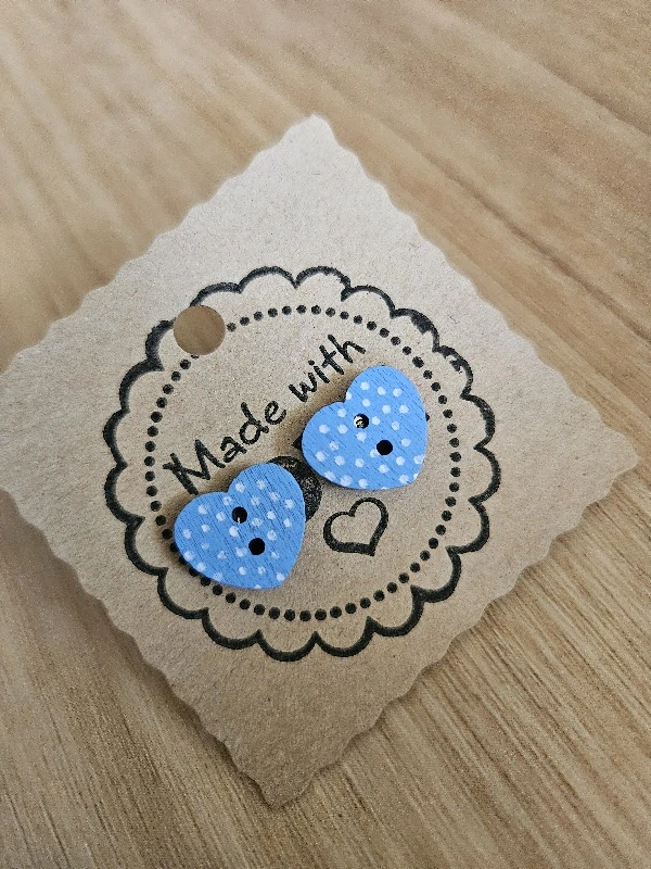 Náušnice dřevěné, knoflíkové, srdíčka