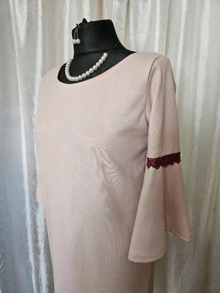 Šaty s širšími rukávy