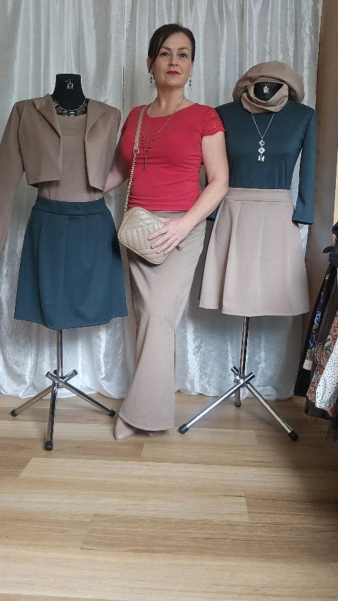 Sukně širší, skládaná