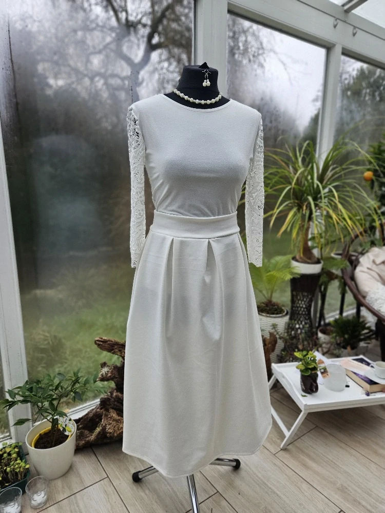 Sukně širší, skládaná