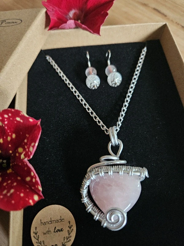 Souprava s kamenem růženín a křišťál 