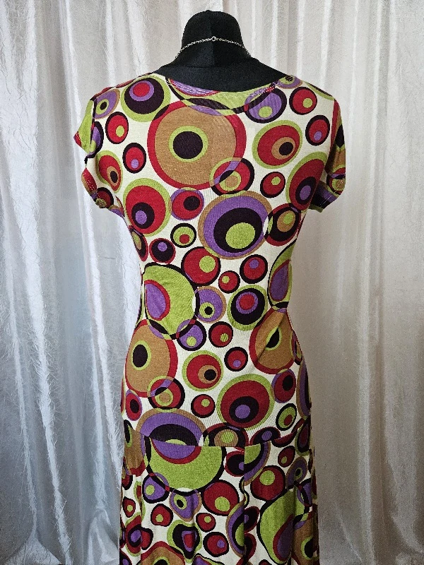 Šaty s širší sukní 