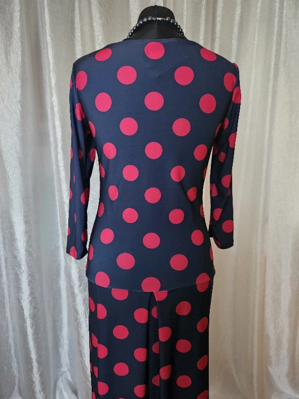 Šaty s širší sukní 