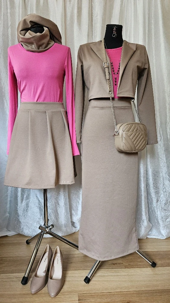 Sukně širší, skládaná